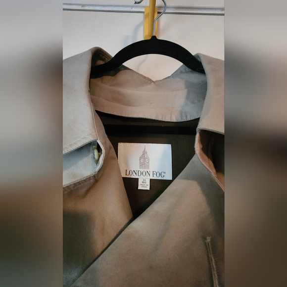 Men's London Fog raincoat, size 45 regular - Picture 6 of 7